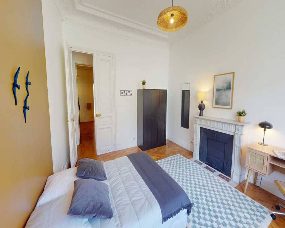 Appartement 8 pièces 250 m² · à Paris 17ème Arrondissement · 250 m² · 1 405 €
