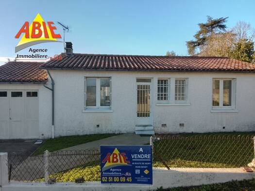 Maison de plain-pied à vendre 155 400 € 4 pièces 3 chambres 83 m² 800 m² de terrain Fontenay-le-Comte 85200