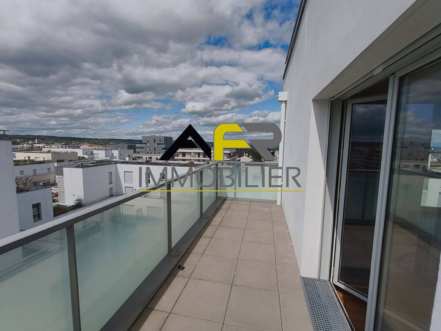 Appartement 4 pièces 105 m² · à Rueil-Malmaison · 105 m² · 2 525 €