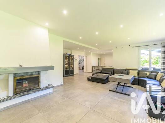 Maison à vendre 849 000 € 8 pièces 7 chambres 232 m² 744 m² de terrain Bois des Friches La Queue-en-Brie 94510