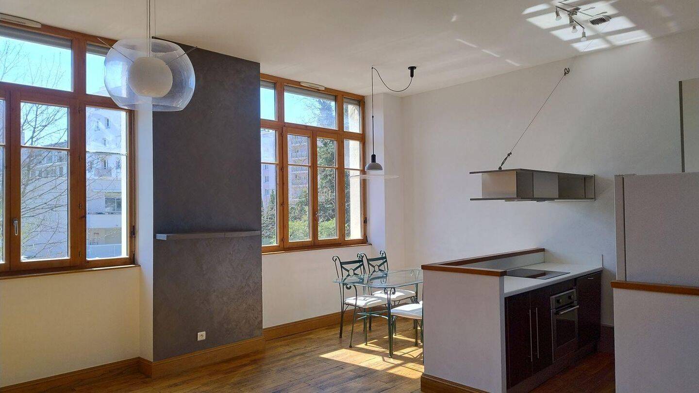 Appartement 3 pièces 77 m² · à Grenoble · 77 m² · 990 €