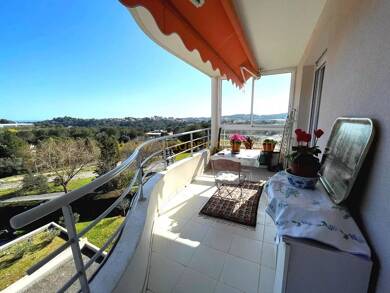 Appartement en viager occupé Bouquet 85 000 € 2 pièces 55,6 m² Sous le toit, Étage 3/3 Biot 06410