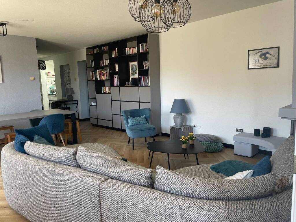 Appartement 6 pièces 151 m² · à Divonne-les-Bains · 151,3 m² · 2 980 €/mois