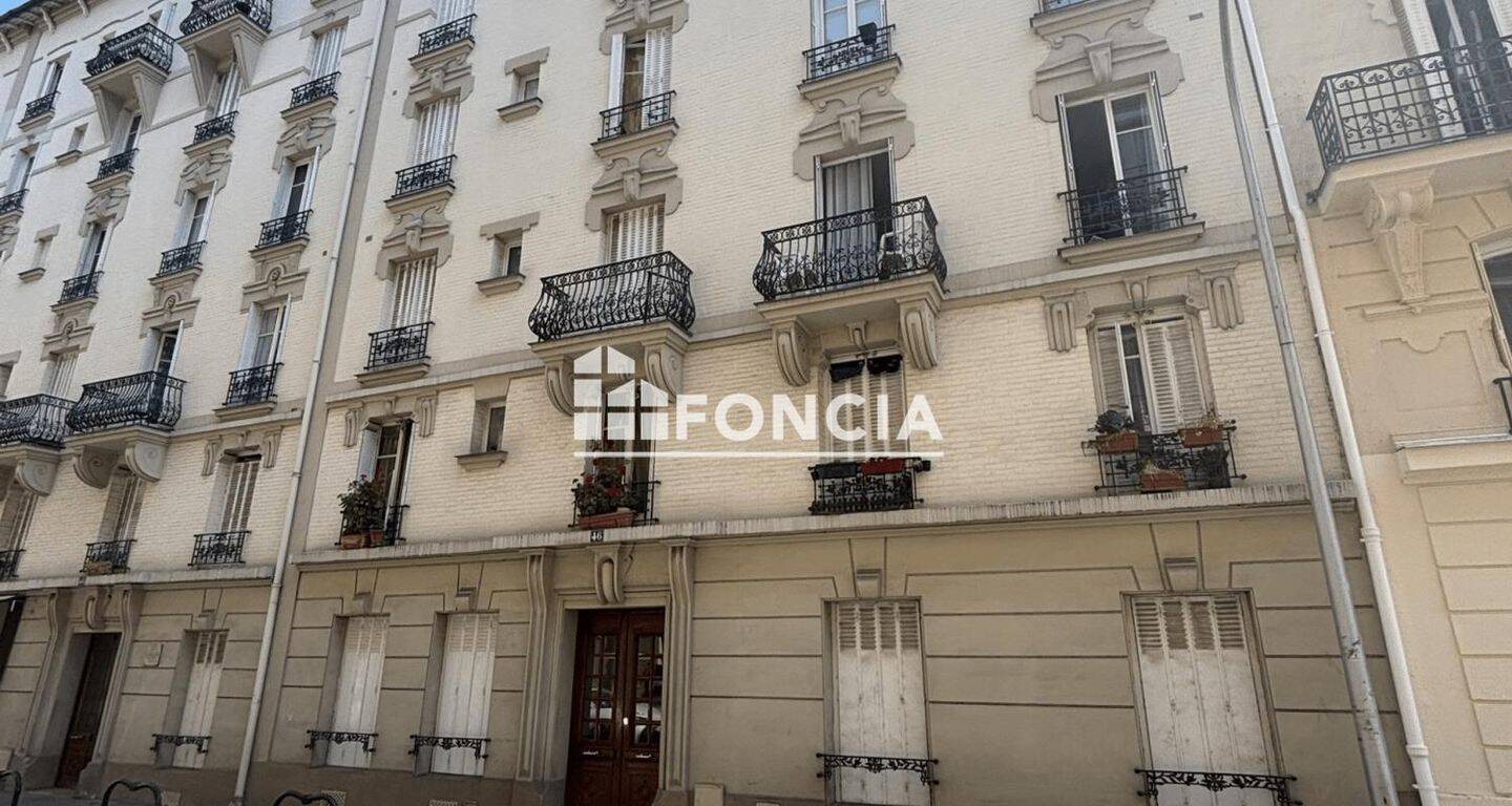 Appartement 1 pièce 28 m² · à Courbevoie · 27,9 m² · 990 €