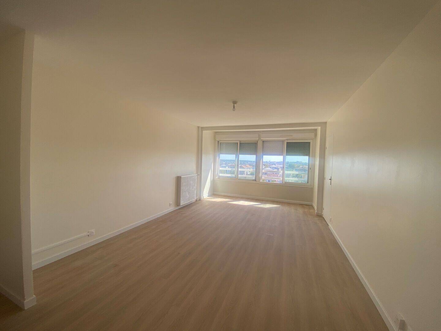 Appartement 3 pièces 70 m² · à Corbeil-Essonnes · 70,3 m² · 1 100 €/mois