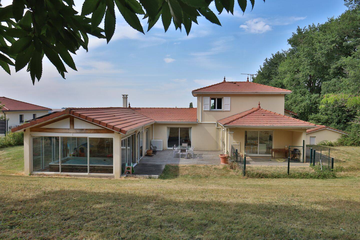 Maison 6 pièces 227 m² · à Diémoz · 227,2 m² · 2 550 €/mois