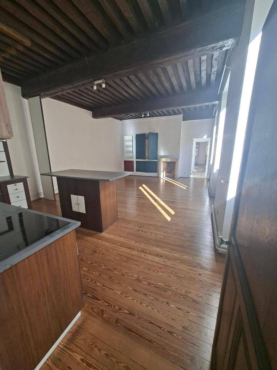 Appartement 1 pièce 109 m² · à Mâcon · 108,8 m² · 825 €/mois