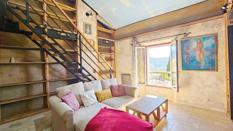 Maison à louer 1 050 € 3 pièces 2 chambres 60 m² disponible à partir du 01/06/2025 Bargemon 83830