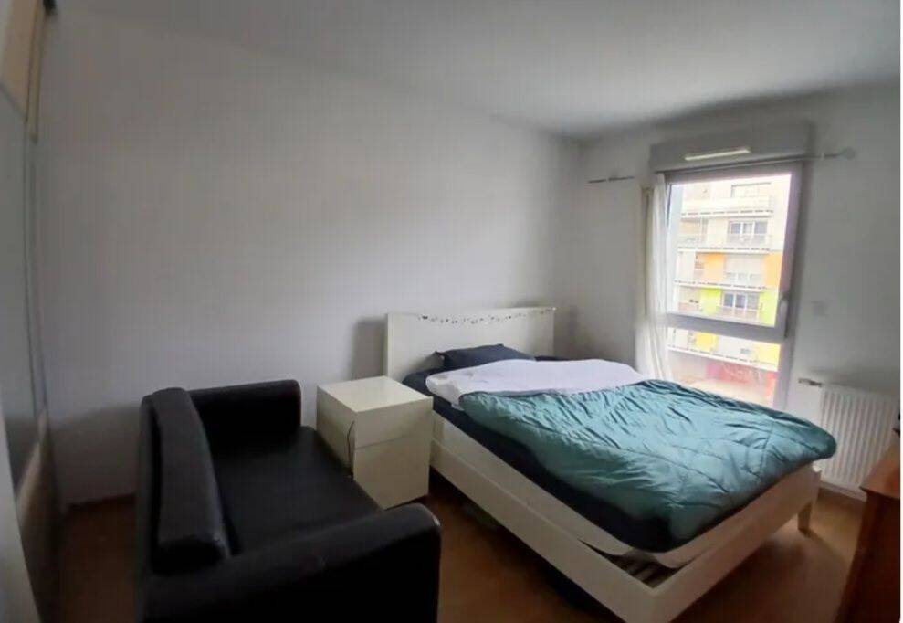 1 pièce 48 m² · à Saint-Genis-Pouilly · 48 m² · 700 €
