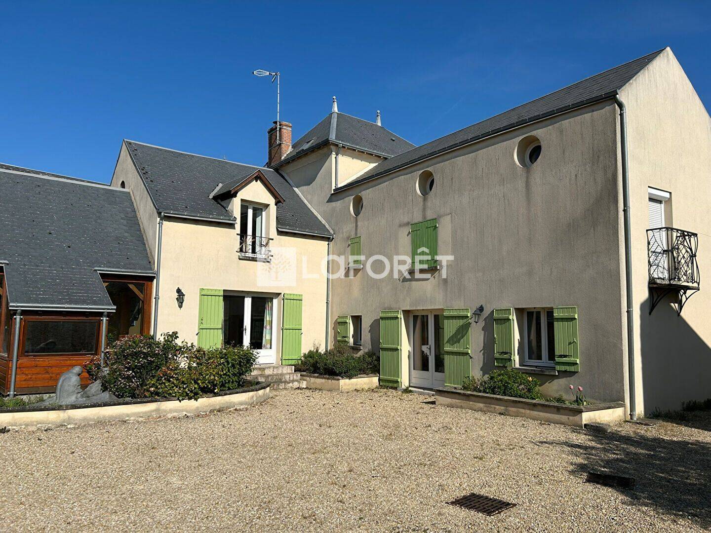 Maison 11 pièces 255 m² · à Yèvre-la-Ville · 255 m² · 464 000 €