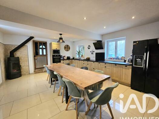 Maison à vendre 221 000 € 6 pièces 4 chambres 178 m² 850 m² de terrain Lorcy 45490