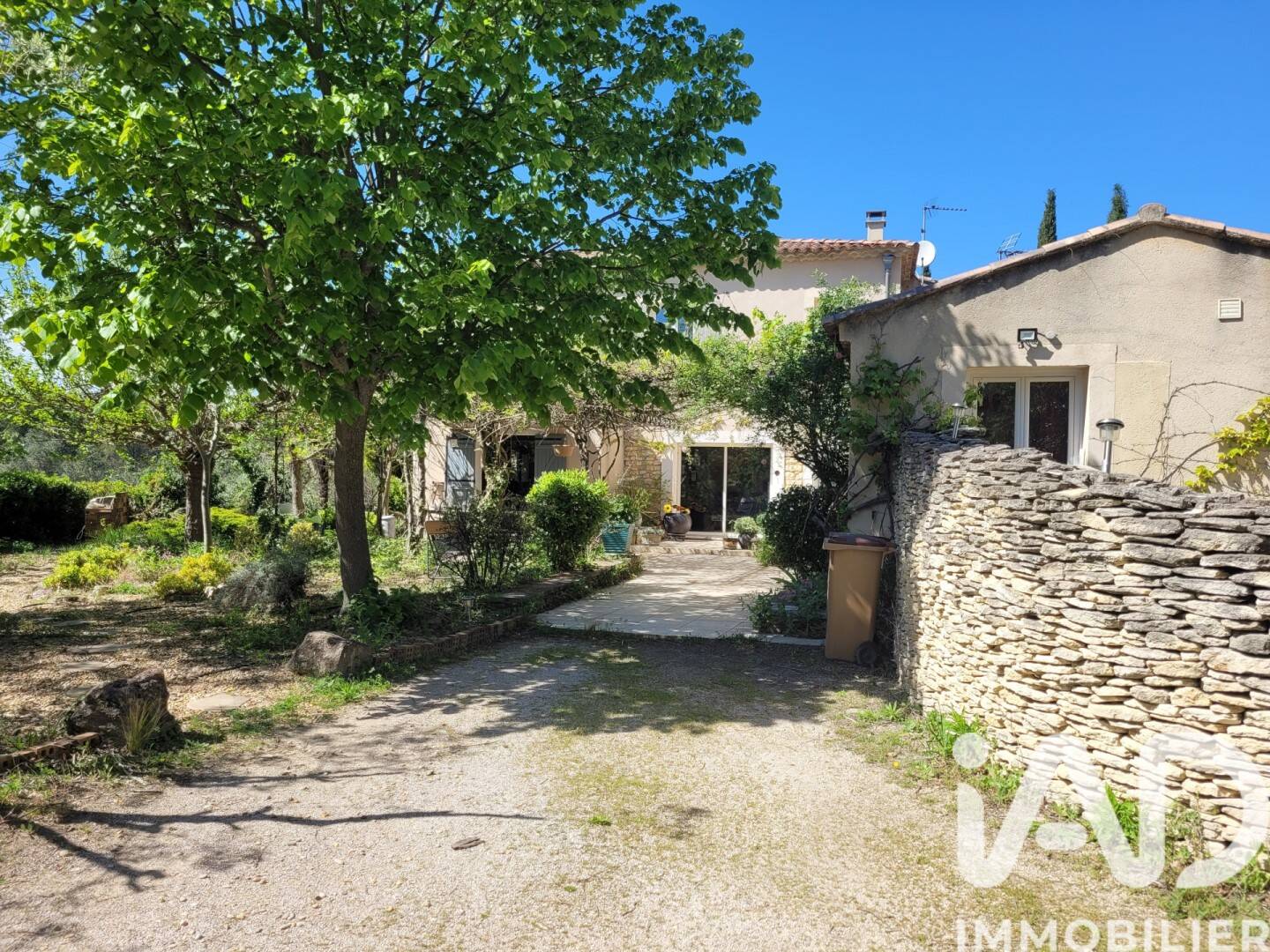 Maison 16 pièces 445 m² · à Velleron · 445 m² · 985 000 €