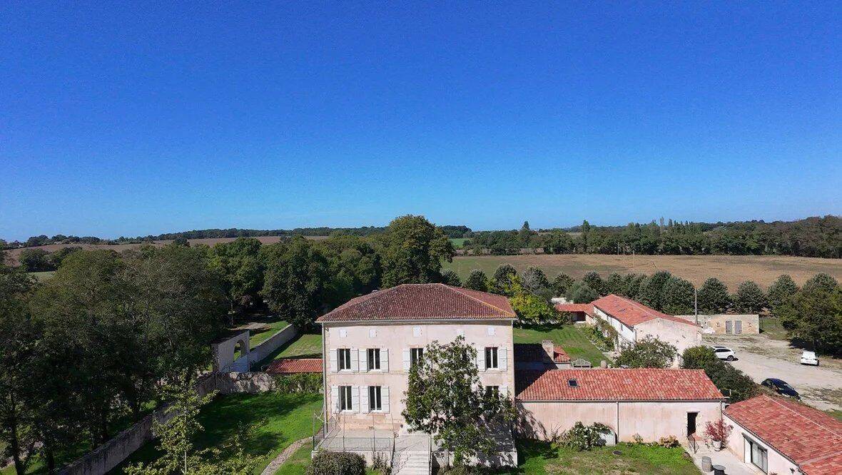 Maison 17 pièces 768 m² · à Rochefort · 768 m² · 1 643 000 €