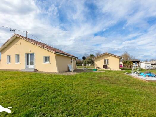 Maison de plain-pied à vendre 223 650 € 4 pièces 3 chambres 77 m² 1 627 m² de terrain Urgosse 32110