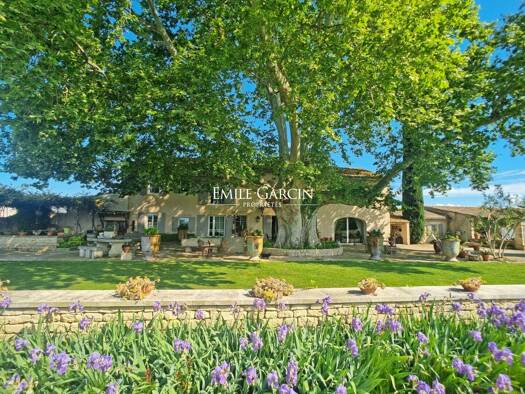Ferme à vendre 1 390 000 € 8 pièces 5 chambres 300 m² 47 000 m² de terrain Dr Ayme Cavaillon 84300