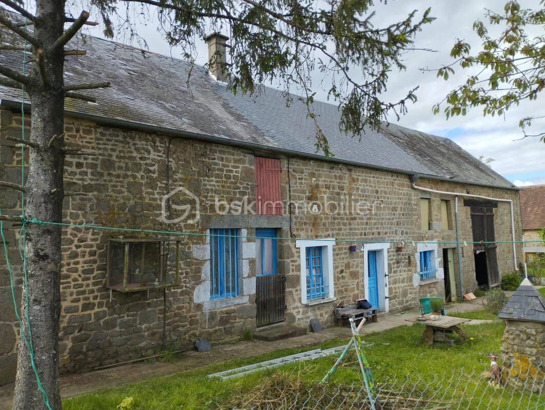 Maison 3 pièces 70 m² · à Carrouges · 70 m² · 33 000 €