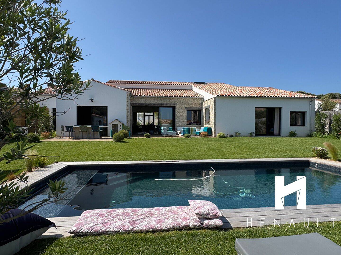 Maison 8 pièces 264 m² · à La Flotte · 264 m² · 2 898 000 €