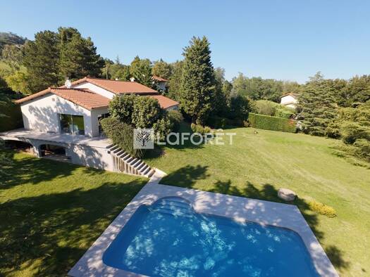 Maison à vendre 930 000 € 7 pièces 5 chambres 264 m² 5 313 m² de terrain Charly 69390