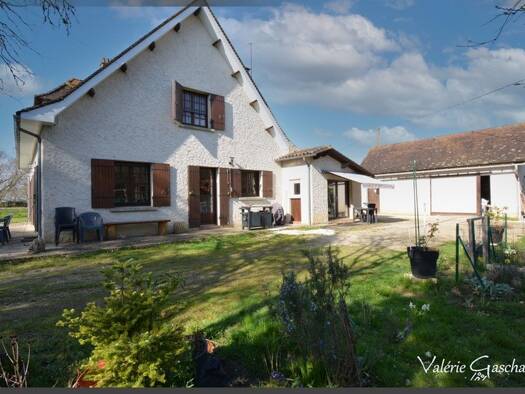 Maison à vendre 257 000 € 6 pièces 4 chambres 130 m² 5 427 m² de terrain Sud Montpon-Ménestérol 24700