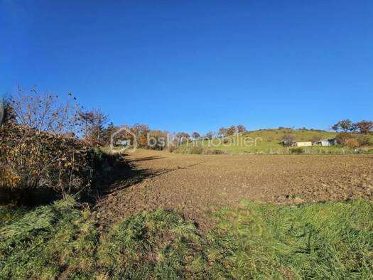 Terrain constructible à vendre 50 000 € 4 560 m² de terrain Moriat 63340