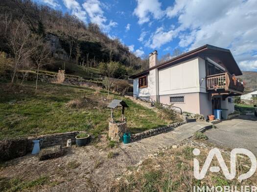 Maison à vendre 189 000 € 4 pièces 2 chambres 79 m² 2 822 m² de terrain Thoirette 39240