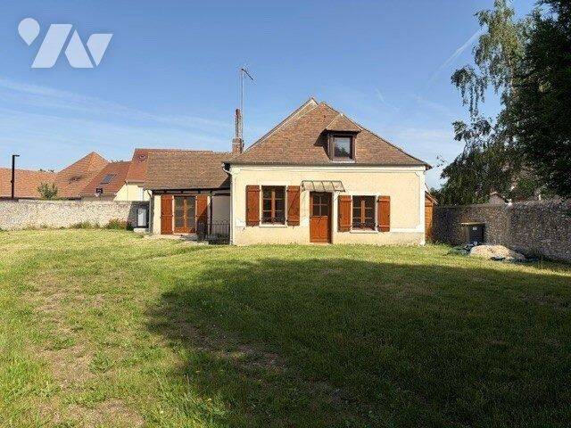 Maison 4 pièces · à Villiers-en-Désœuvre · 1 140 €