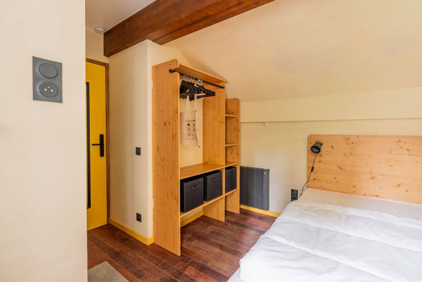 9 pièces 170 m² · à Paris 20ème Arrondissement · 170 m² · 1 390 €/mois