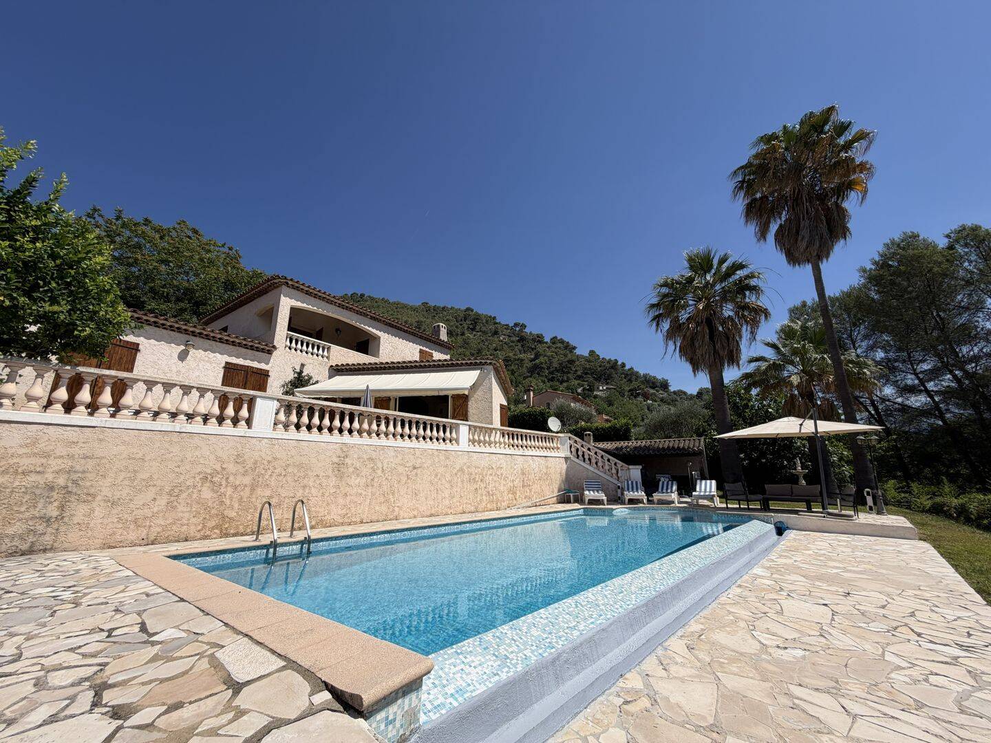 Maison 5 pièces 158 m² · à Cantaron · 158 m² · 820 000 €