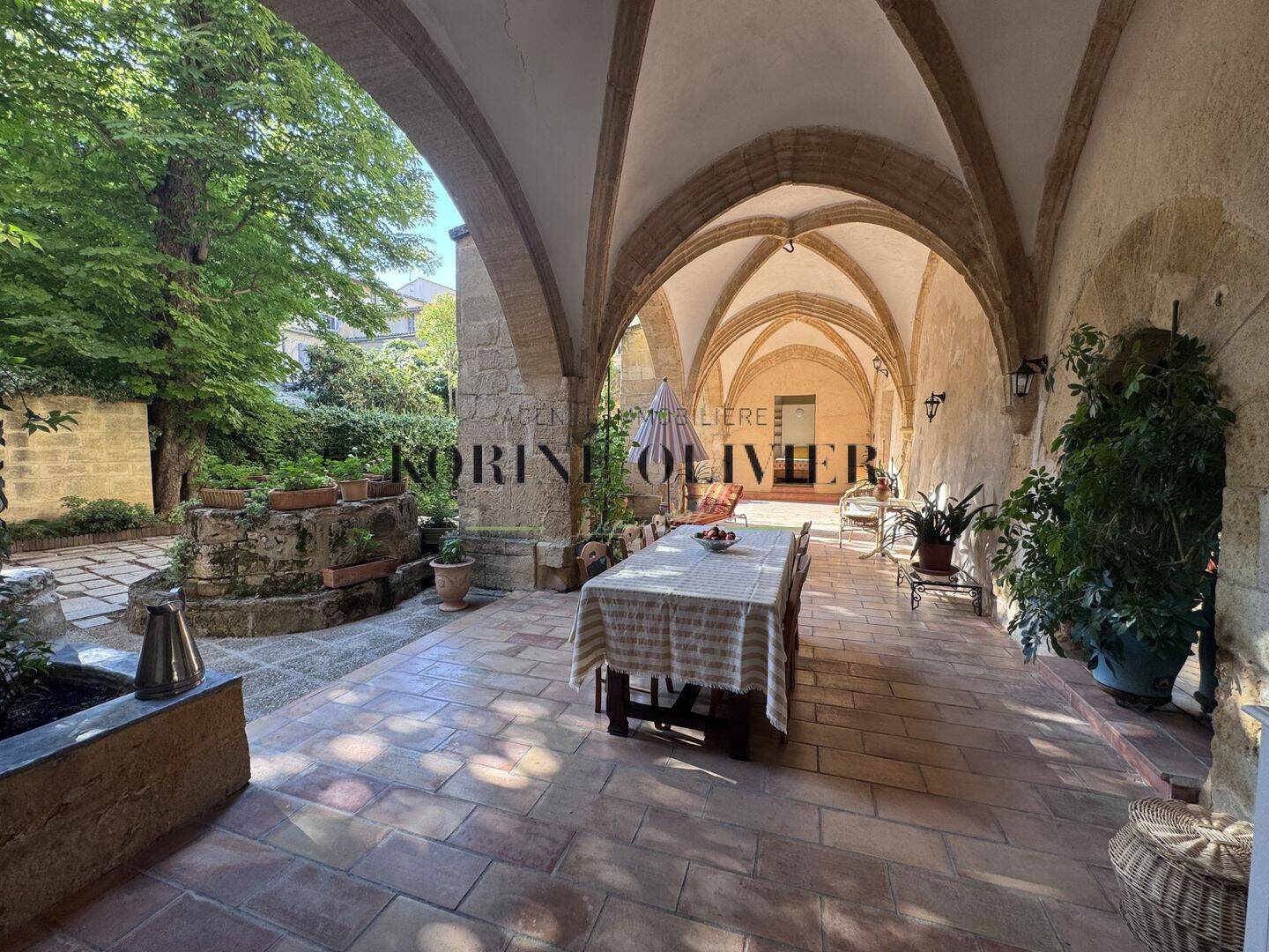 Appartement 3 pièces 84 m² · à Aix-en-Provence · 84 m² · 2 300 €