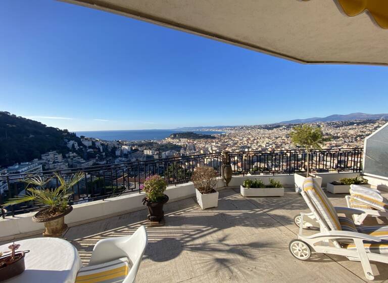 Appartement en viager occupé Bouquet 222 000 € 2 pièces 1<br/>chambre 74 m²<br/>superficie 5/5<br/>étage Mont Boron Nice 06300