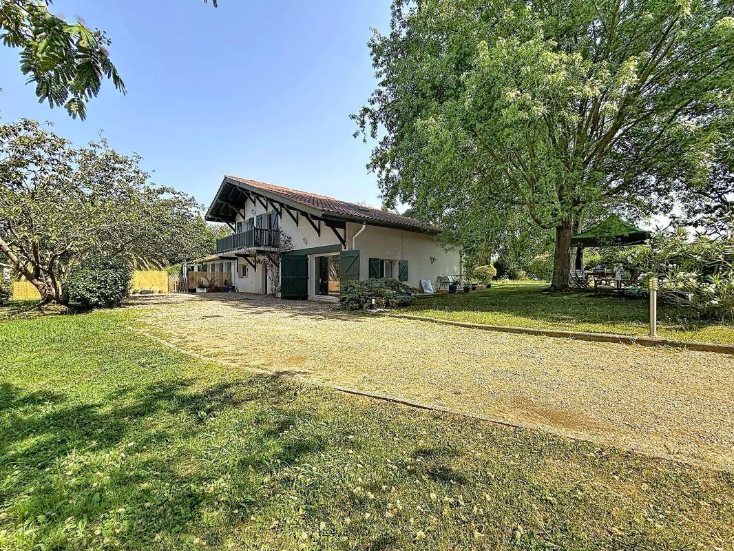 Maison 9 pièces 344 m² · à Ustaritz · 343,7 m² · 770 000 €