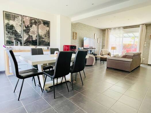 Maison à vendre 359 900 € 6 pièces 4 chambres 140 m² 562 m² de terrain Brissac Loire Aubance 49320