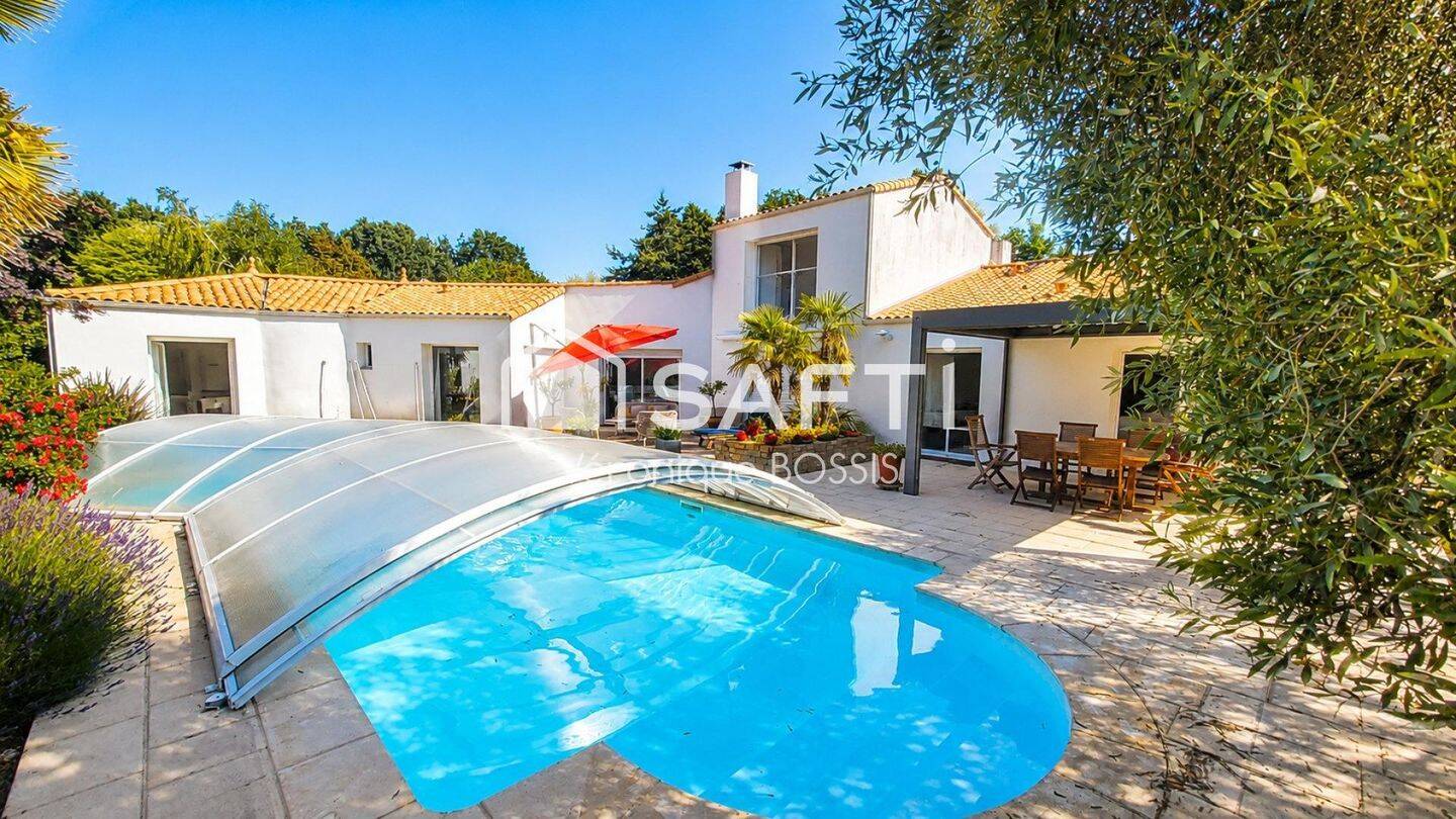 Maison 7 pièces 205 m² · à Mouilleron-le-Captif · 205 m² · 530 000 €