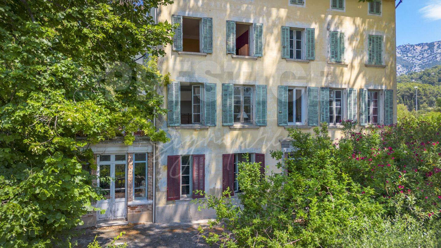 Maison 15 pièces 385 m² · à La Valette-du-Var · 385 m² · 990 000 €