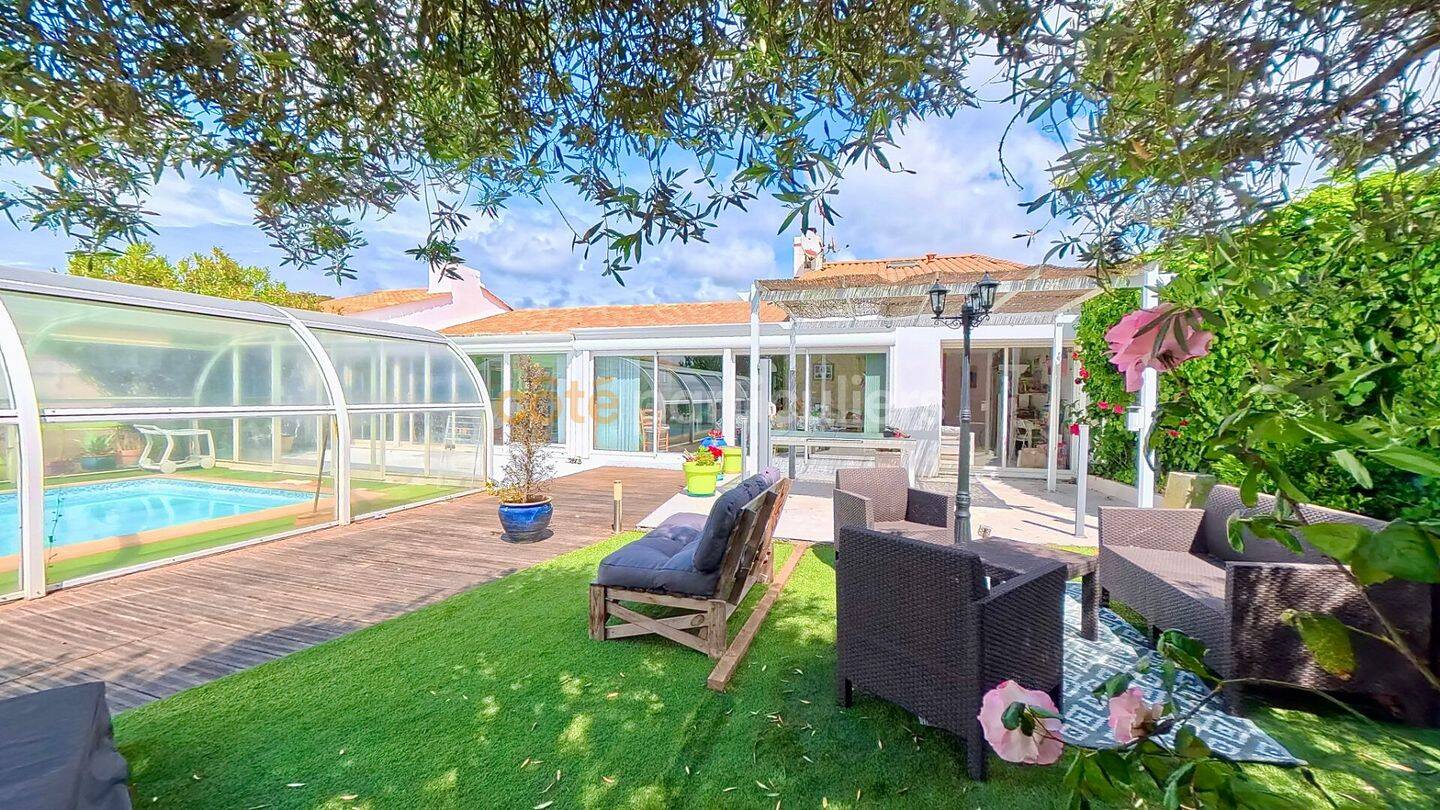 Maison 8 pièces 215 m² · à Les Sables-d'Olonne · 215 m² · 697 619 €