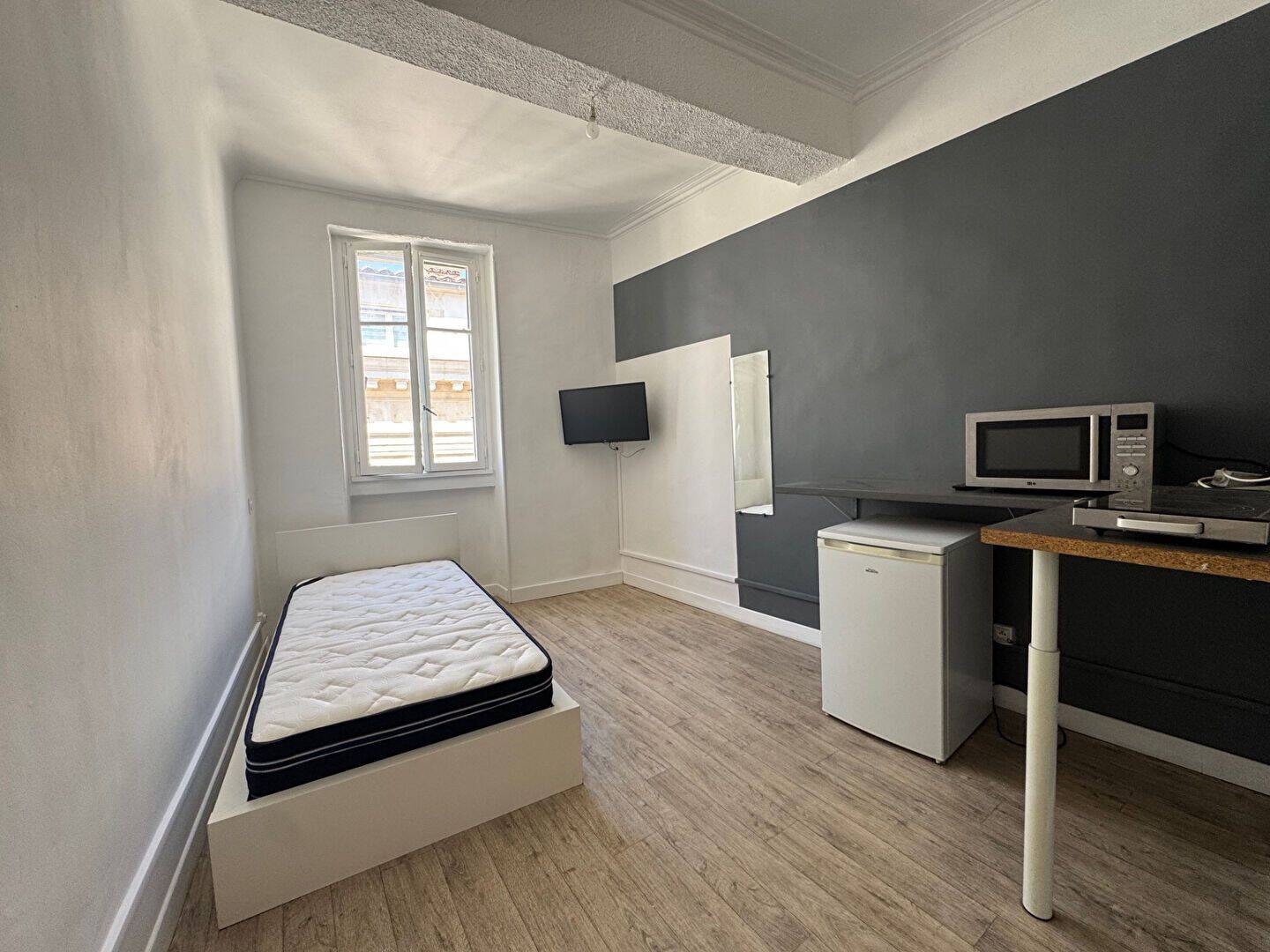 Appartement 1 pièce 15 m² · à Nîmes · 15 m² · 400 €