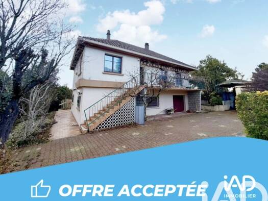 Maison à vendre 255 000 € 6 pièces 3 chambres 135 m² 1 788 m² de terrain Sud Cébazat 63118