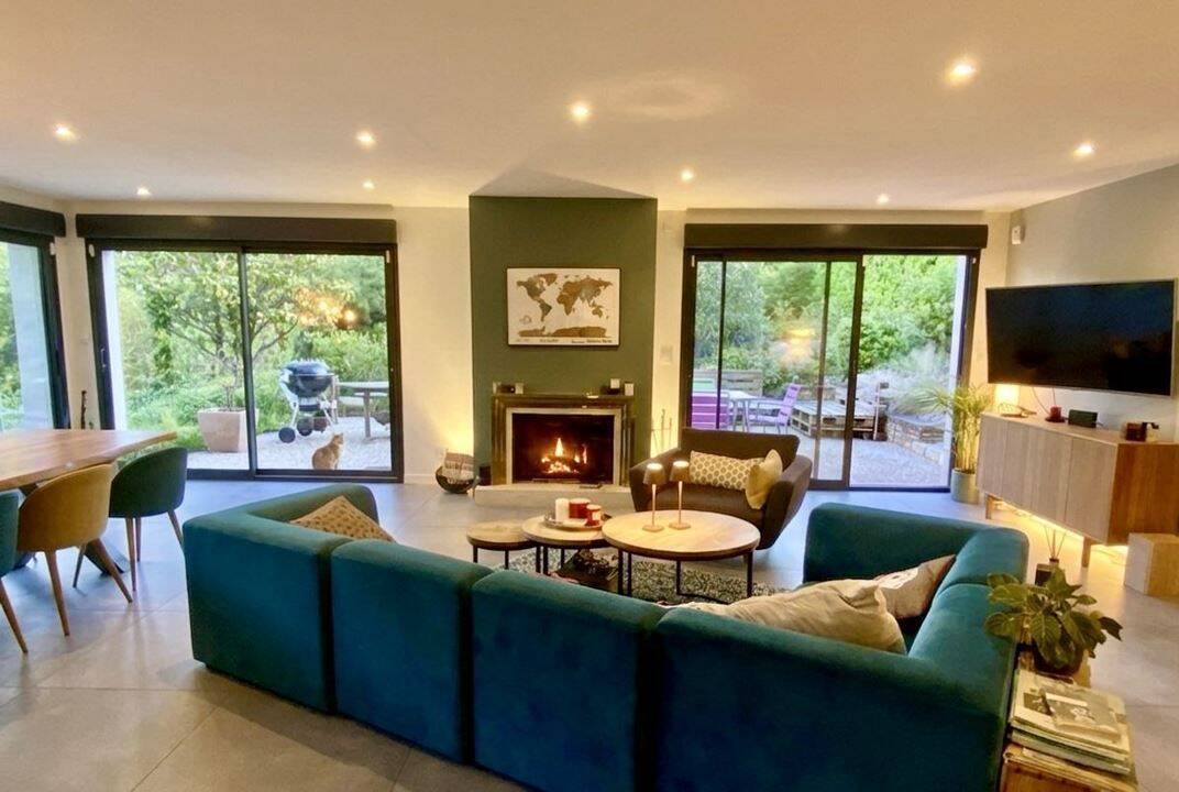 Maison 6 pièces 164 m² · à Saint-Cyr-au-Mont-d'Or · 164 m² · 3 500 €/mois