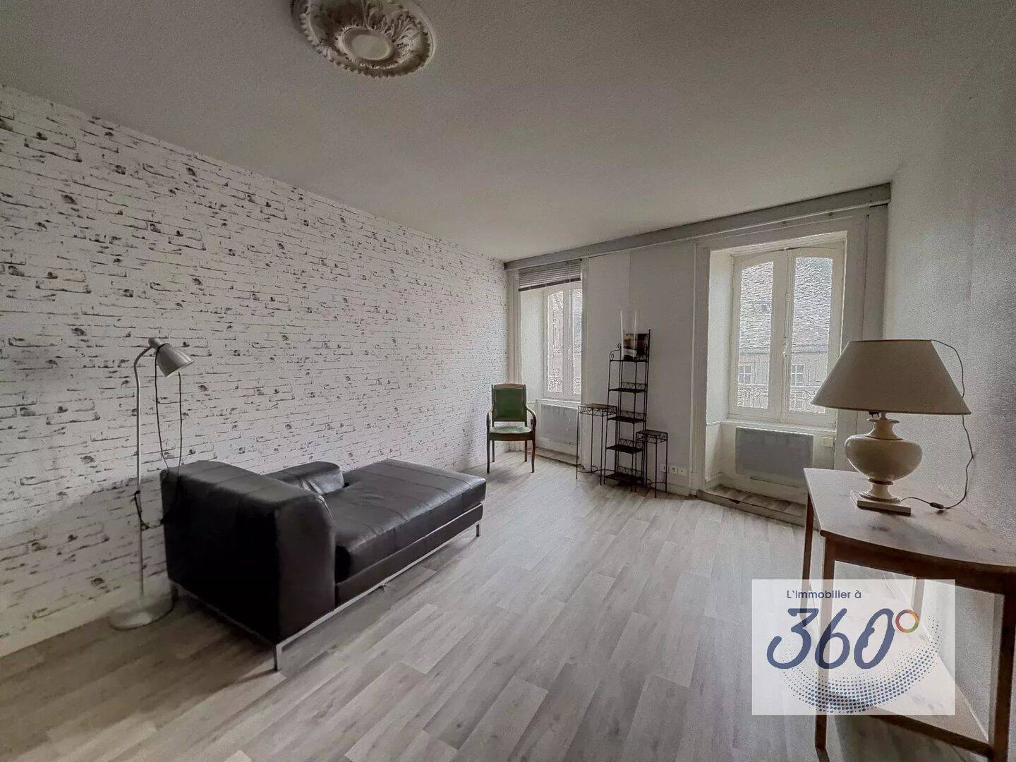 Appartement 4 pièces 127 m² · à Lons-le-Saunier · 126,6 m² · 160 000 €