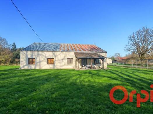 Maison à vendre 93 500 € 5 pièces 4 chambres 155 m² 2 800 m² de terrain Mornay-sur-Allier 18600