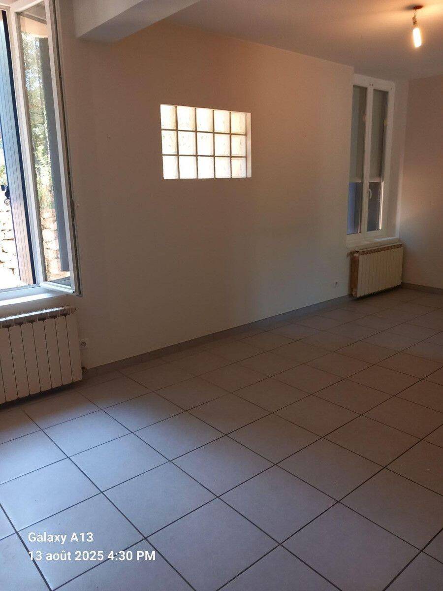 Appartement 1 pièce 45 m² · à Saint-Hippolyte-du-Fort · 45 m² · 520 €/mois