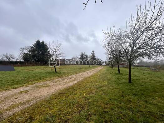Terrain constructible à vendre 49 500 € 3 318 m² de terrain Saint-Léger-Vauban 89630