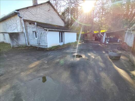 Maison à vendre 170 130 € 8 pièces 3 chambres 110 m² 2 515 m² de terrain Rural Terrasson-Lavilledieu 24120