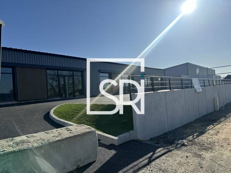 Local commercial à louer 6 000 € 436 m² de surface de vente divisible Boulaires-Graves-Chambon Étendu Cusset 03300