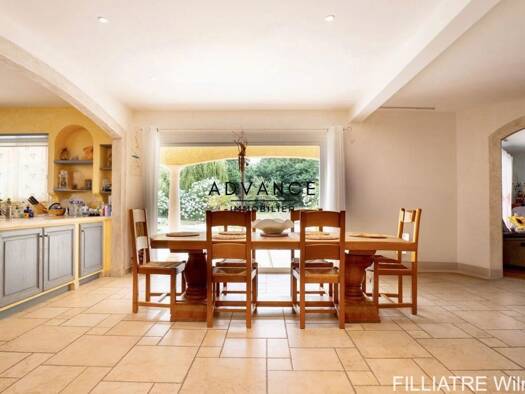 Maison à vendre 698 250 € 5 pièces 2 chambres 210 m² 2 169 m² de terrain Lapeyrouse-Fossat 31180