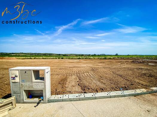 Terrain constructible à vendre 109 000 € 350 m² de terrain Saint-Thibéry 34630