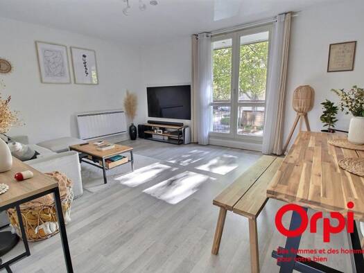 Appartement à vendre 254 940 € 3 pièces 2 chambres 63 m² Étage 2/3 La Sourderie-Nord Montigny-le-Bretonneux 78180