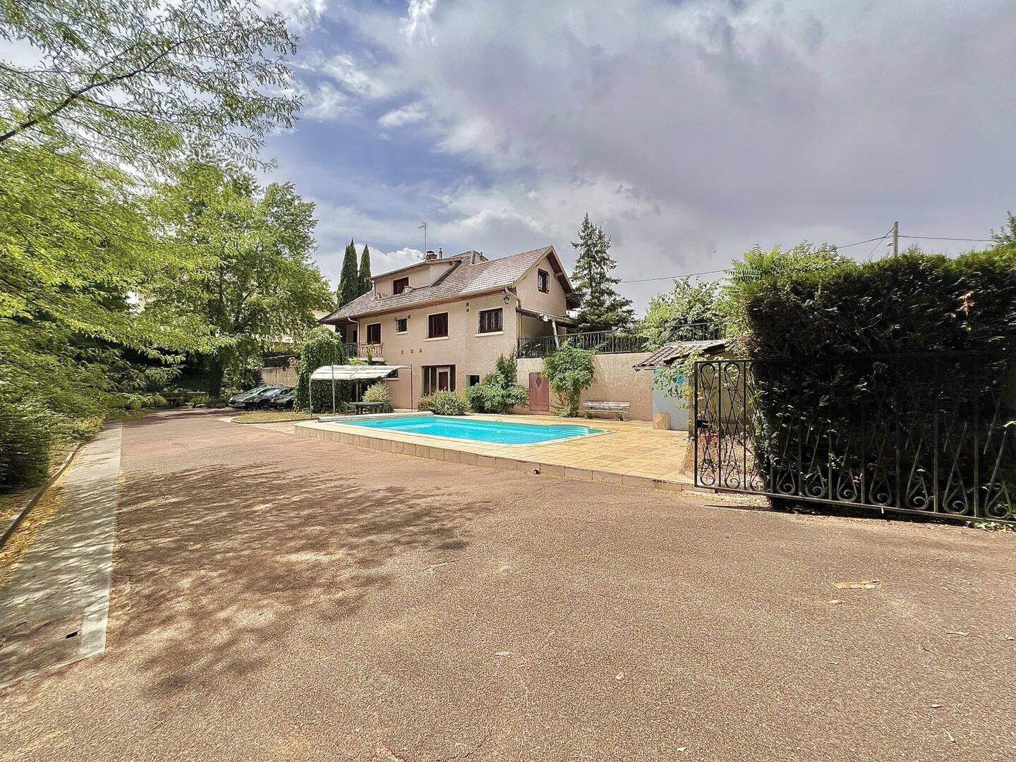 Maison 7 pièces 183 m² · à Pont-de-Chéruy · 183 m² · 429 000 €