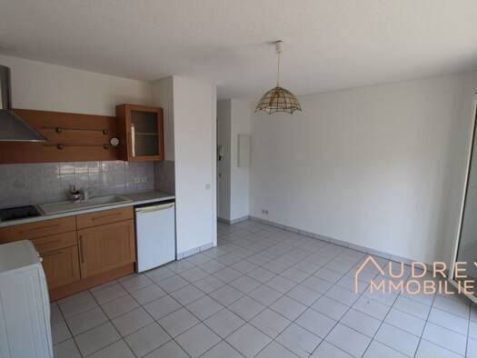 Appartement à louer 345 € 1 pièce 21,3 m² Étage 1/3 Vizille 38220