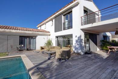 Villa à louer 4 200 € 5 pièces 4 chambres 160 m² 600 m² de terrain Mazenod-Bellevue-Saint Donat-Banon Aix-en-Provence 13100
